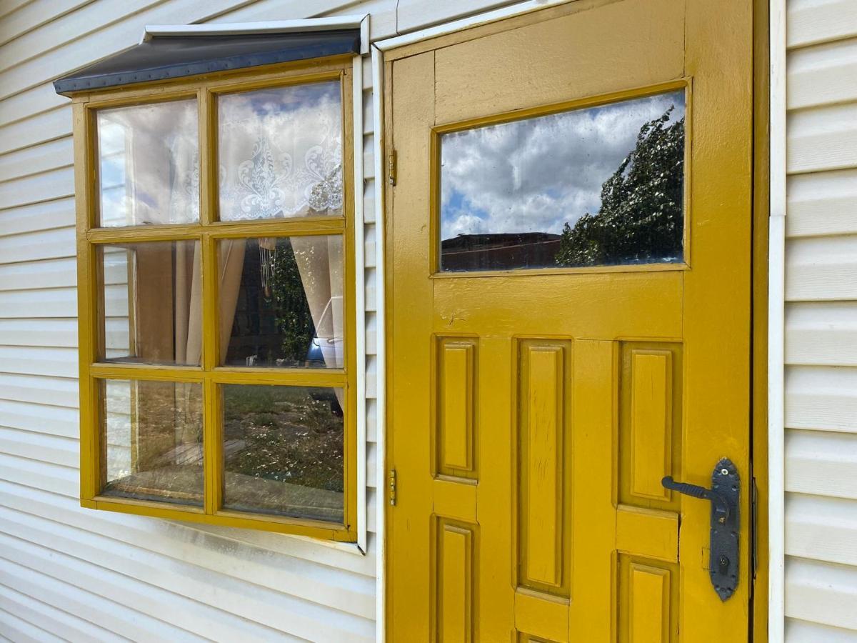 Hostal Los Pioneros ปวยร์โตนาตาเลส ภายนอก รูปภาพ