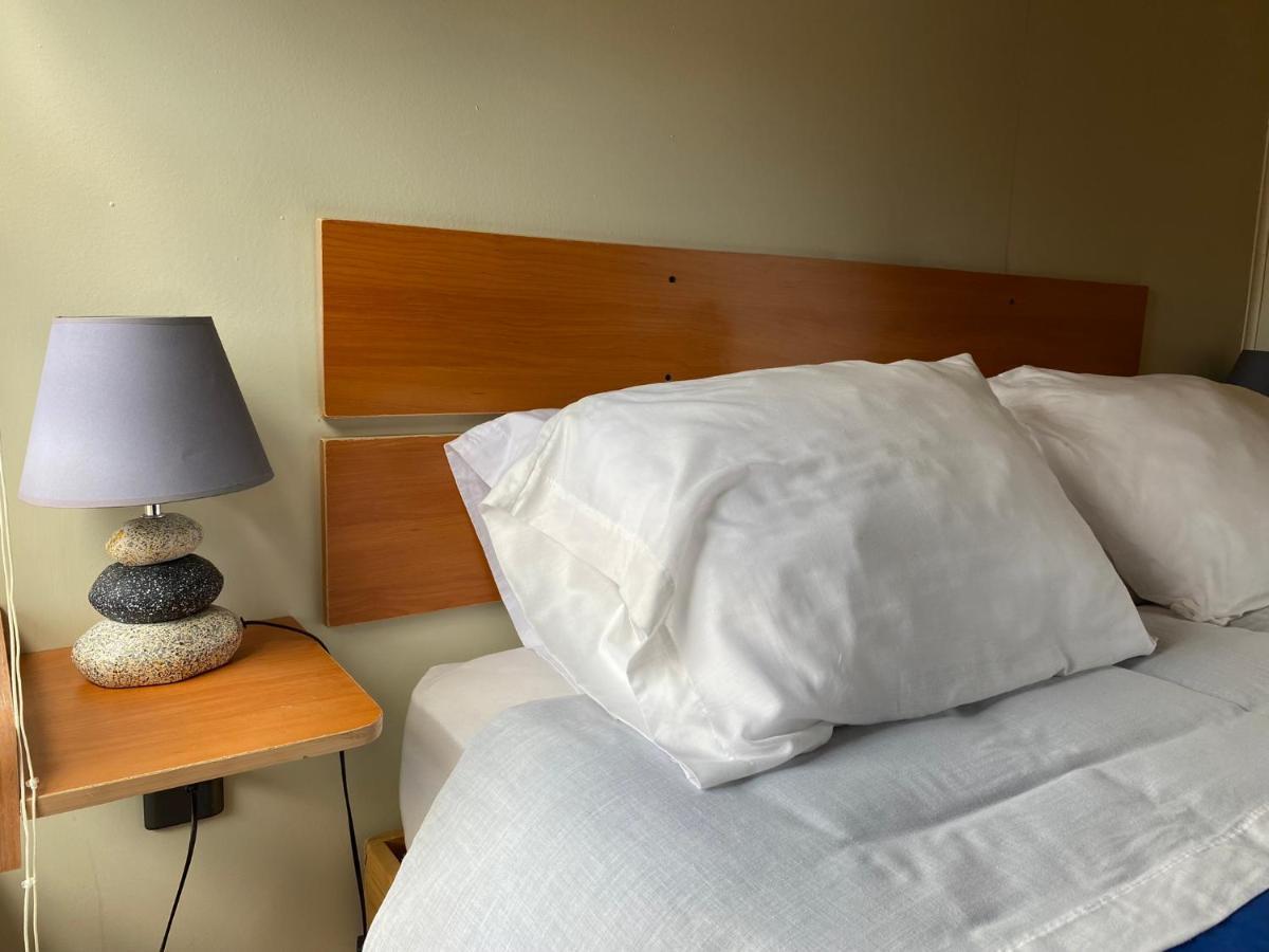 Hostal Los Pioneros ปวยร์โตนาตาเลส ภายนอก รูปภาพ