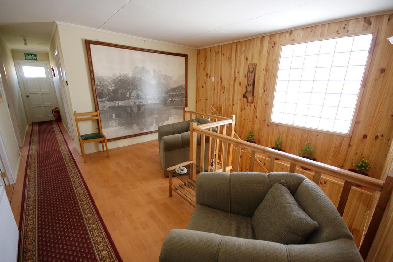 Hostal Los Pioneros ปวยร์โตนาตาเลส ภายนอก รูปภาพ