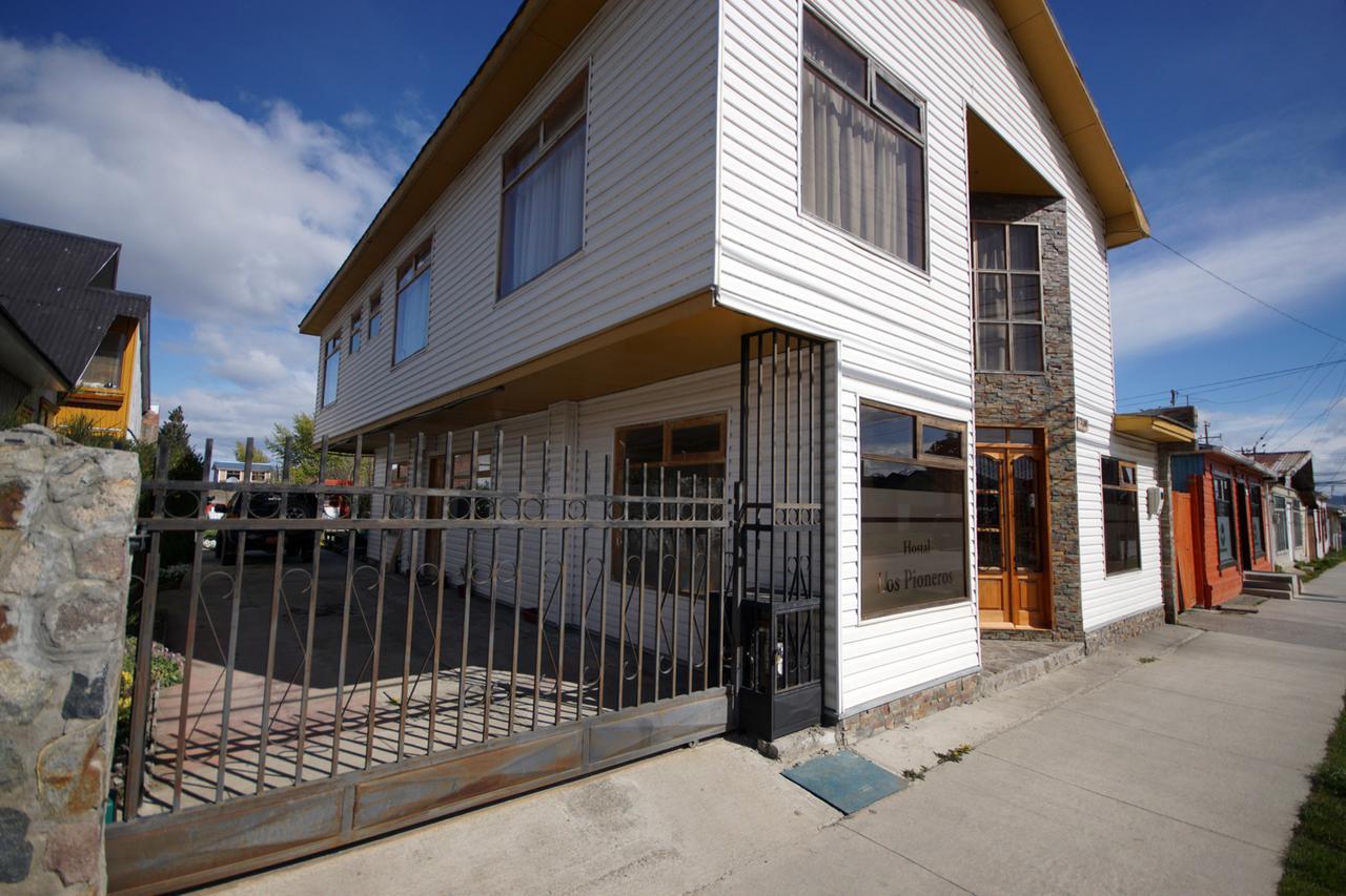Hostal Los Pioneros ปวยร์โตนาตาเลส ภายนอก รูปภาพ