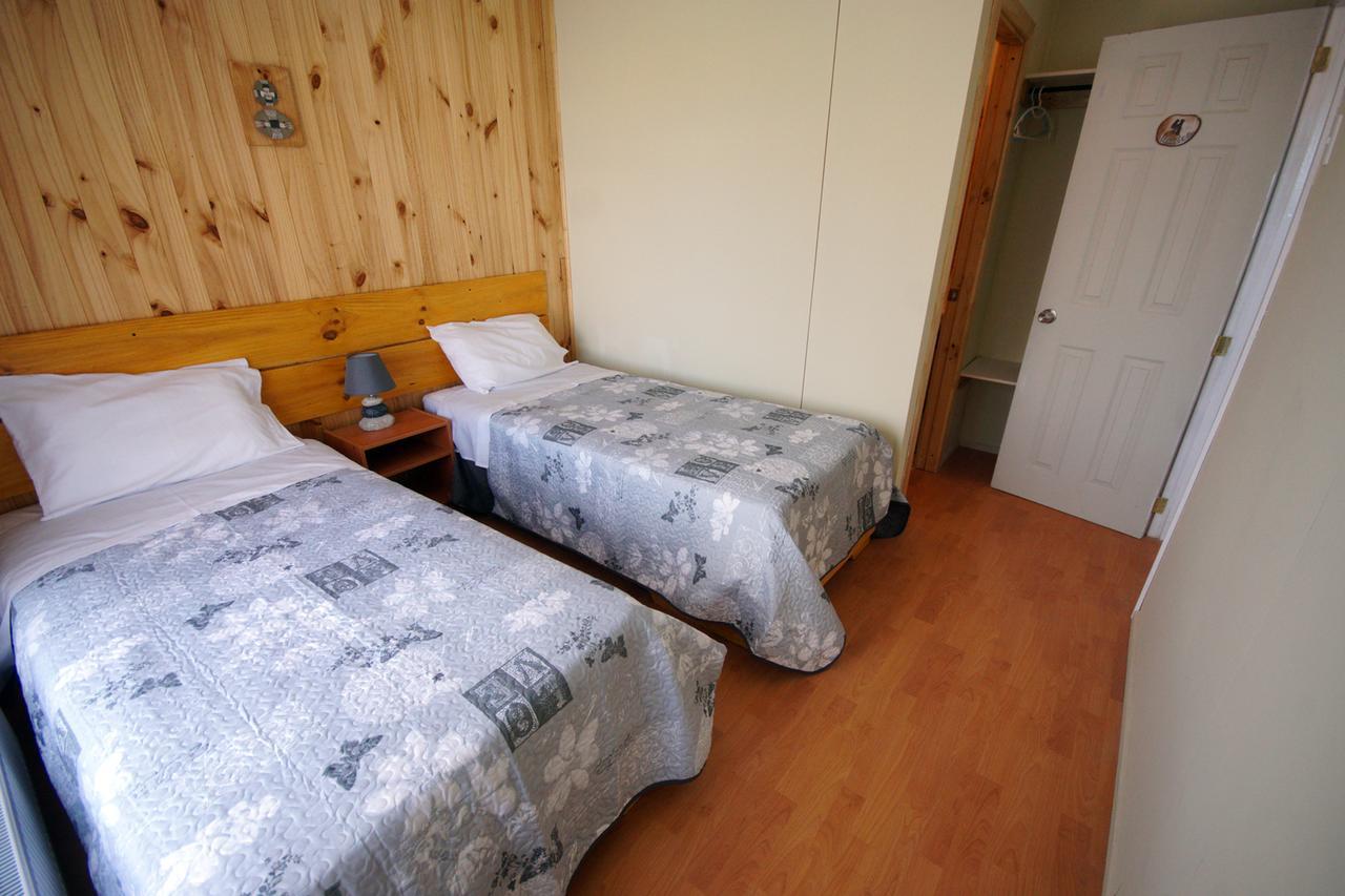 Hostal Los Pioneros ปวยร์โตนาตาเลส ภายนอก รูปภาพ